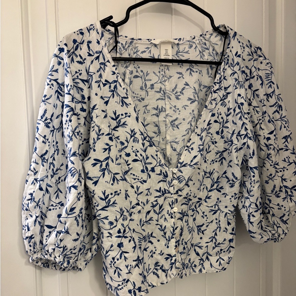 H&M Floral Blue and White Button Up Women's Top size Small - Picture 1 of 3